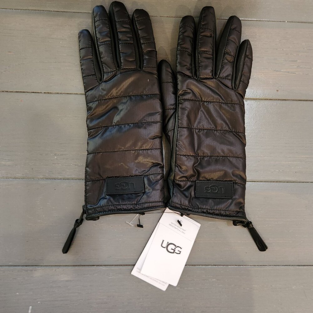 UGG Women's Black  Fur lined Quilted UGG Logo Zippered Gloves Size S/M - Picture 2 of 9